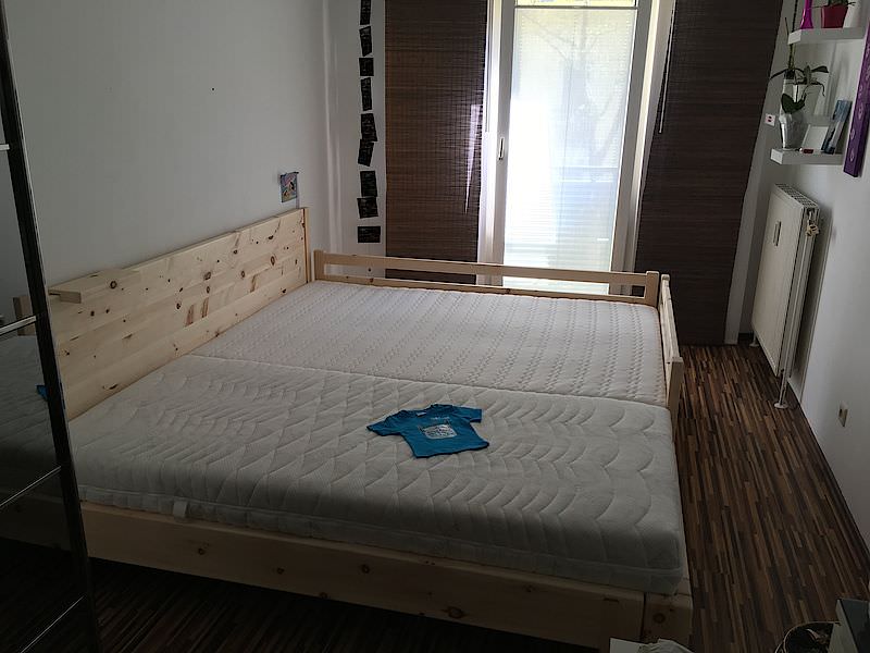 Familienbett mit Matratzen für die Liegefläche 230x200 Zentimeter