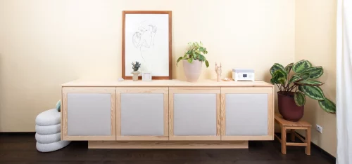 Stilvolle Kommode mit Stofff&uuml;llung aus ungef&auml;rbten Leinen