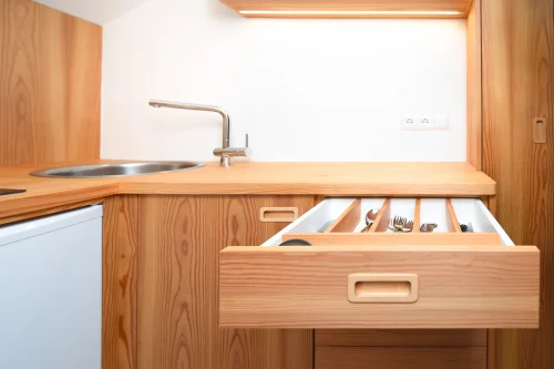 Schlichte Design K&uuml;che mit Massivholz